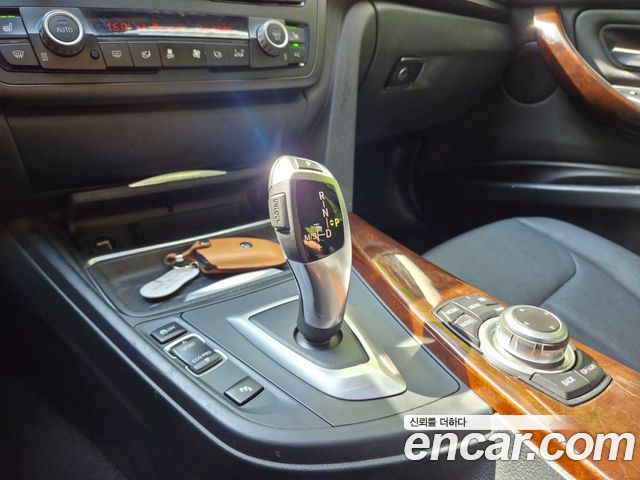 2013 BMW 3-Series 320i