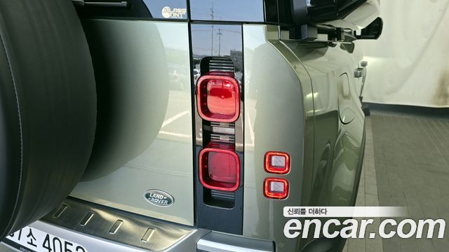 2022 Land Rover Defender 110 D300 HSE