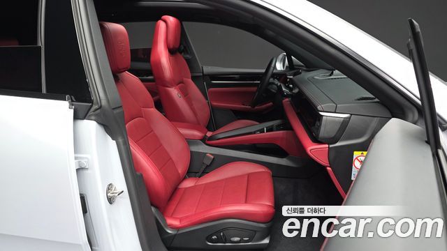 2025 Porsche Macan EV