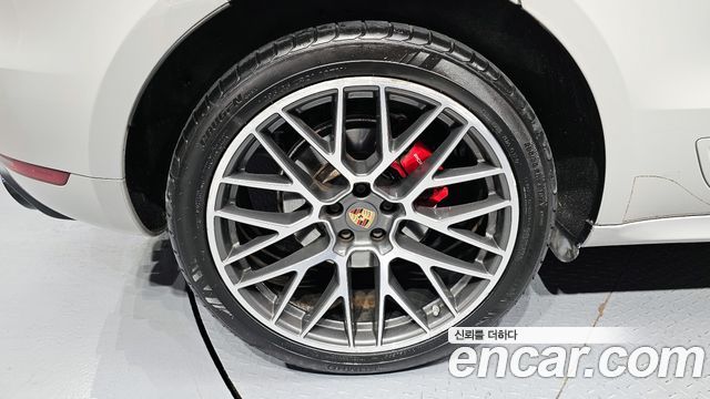 2021 Porsche Macan 95B