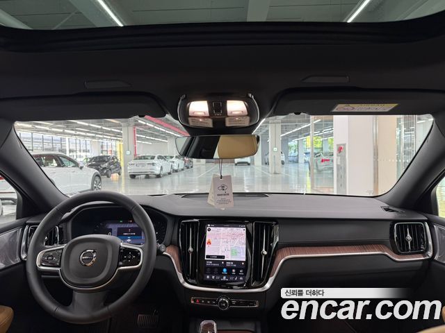 2025 Volvo V60