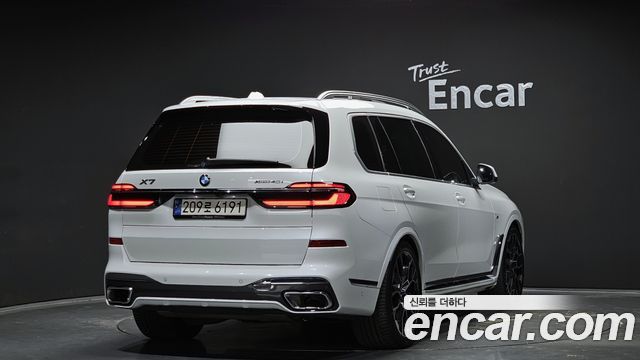 2023 BMW X7