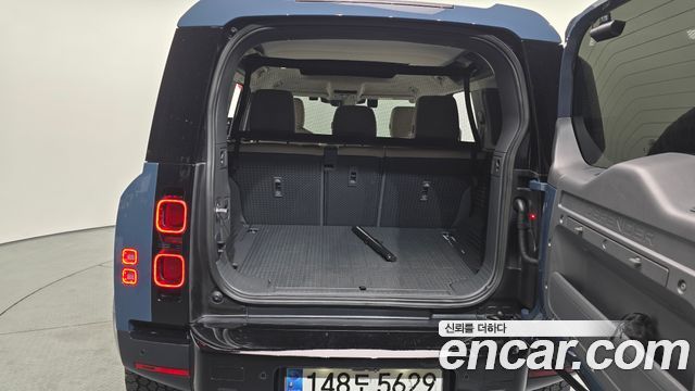 2023 Land Rover Defender 110 D250 SE