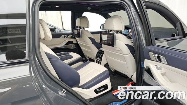 2022 BMW X7