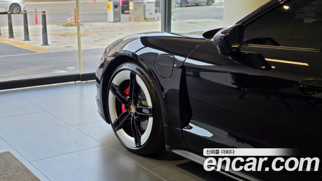 2026 Porsche Taycan 4S