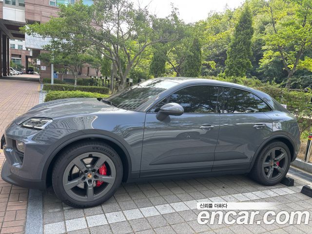2025 Porsche Macan EV 4S