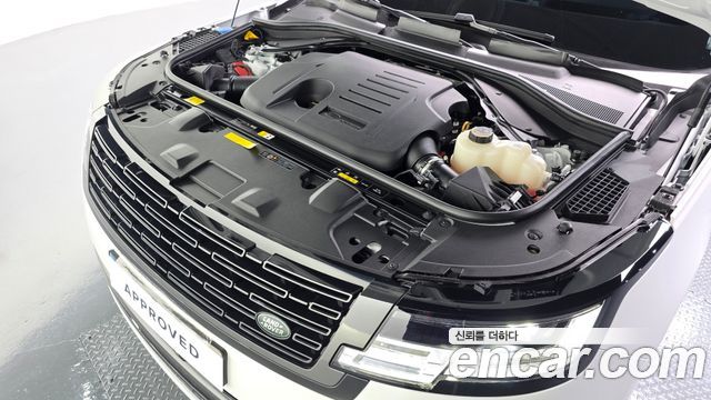 2025 Land Rover Range Rover P550E AB