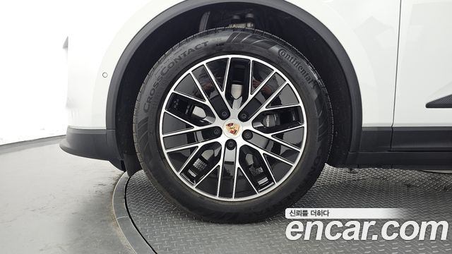 2025 Porsche Macan EV
