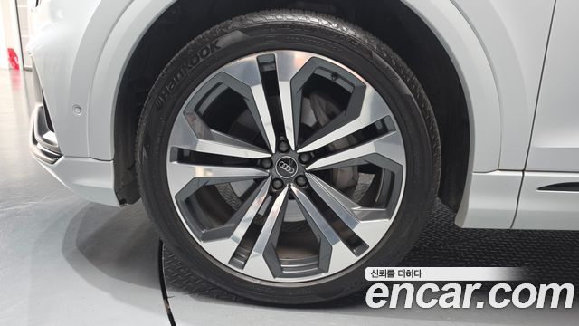 2023 Audi Q8