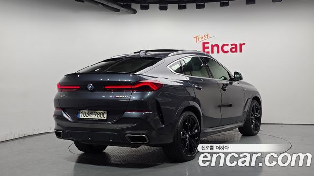 2022 BMW X6 M50i