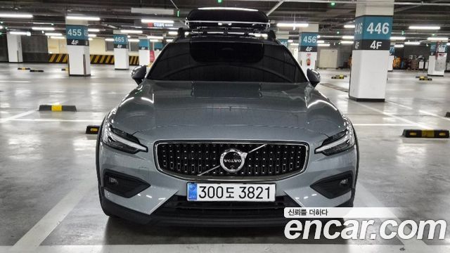 2023 Volvo V60
