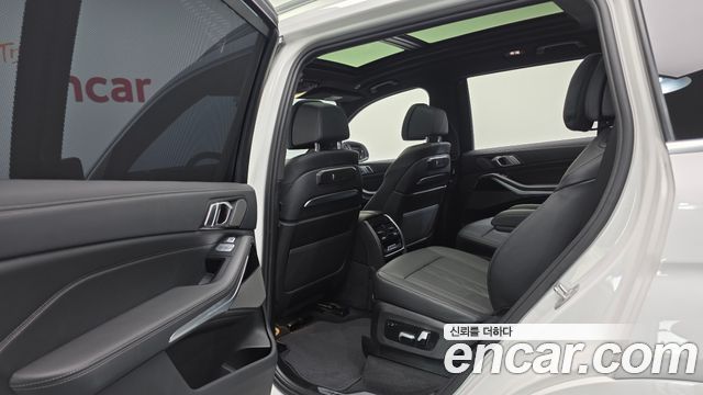 2023 BMW X7