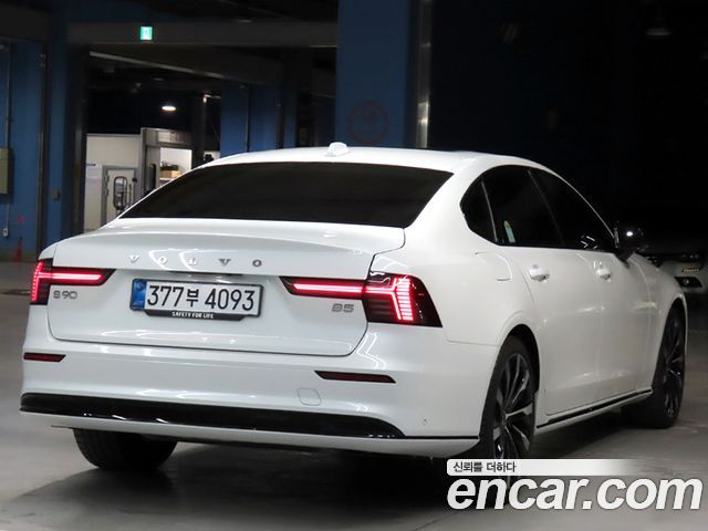 2025 Volvo S90