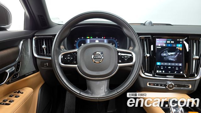 2022 Volvo S90