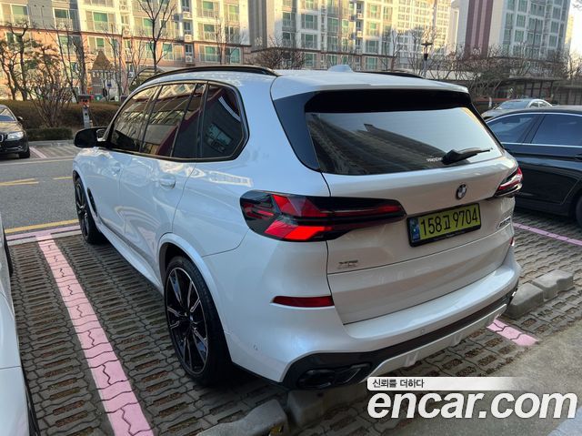 2024 BMW X5 M60i