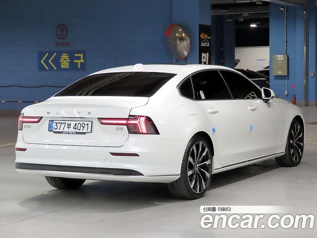 2025 Volvo S90