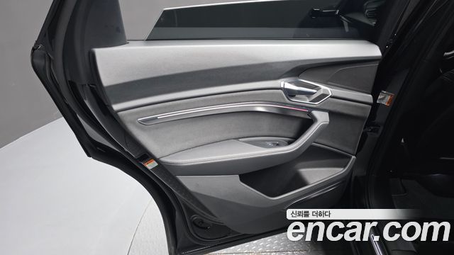 2022 Audi e-tron S