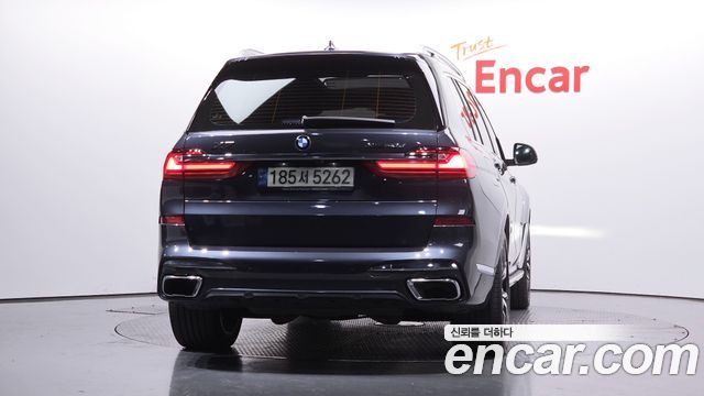 2021 BMW X7