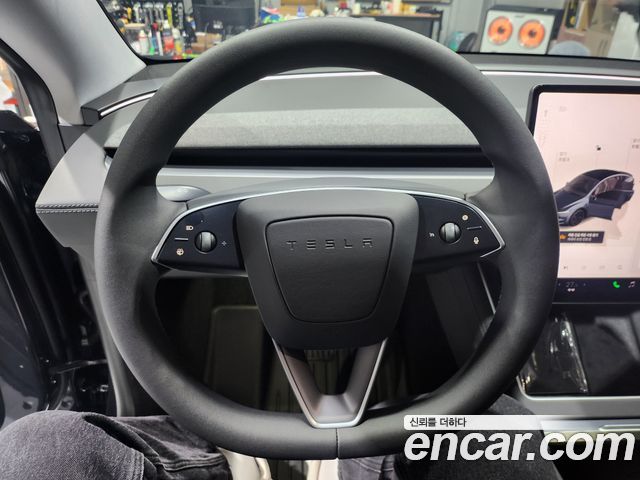 2025 Tesla Model Y