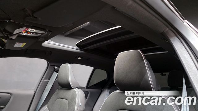 2025 Volvo XC40